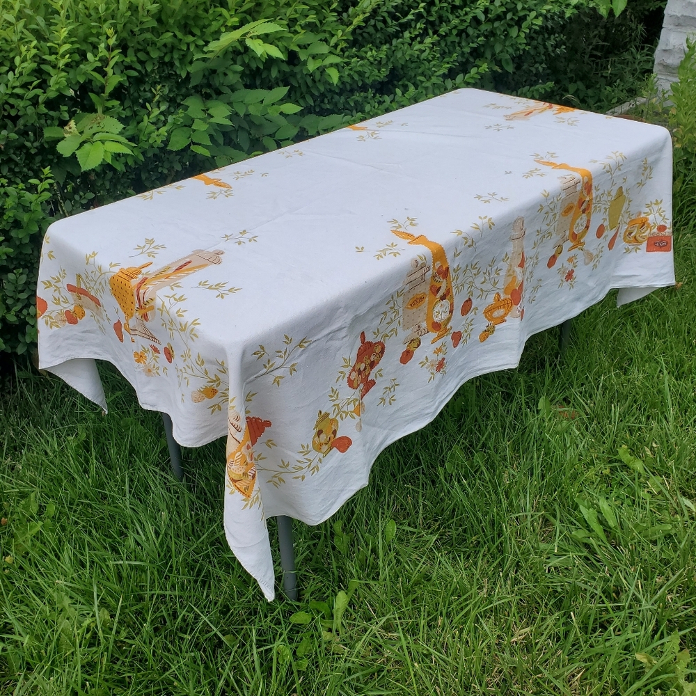 Picnic Basket Jars Vegetables Tablecloth Beige Orange Vintage 67"x52" Rectangle